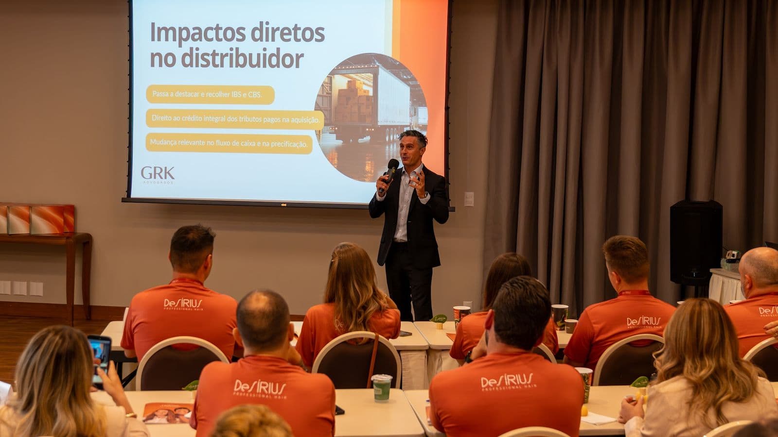 Palestra para distribuidores com o slide Impactos diretos no distribuidor